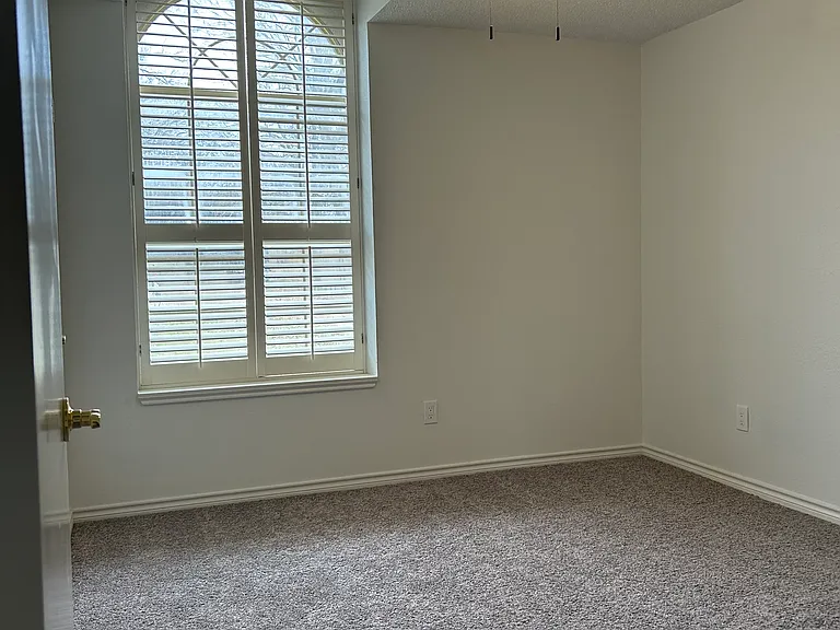 832 Shoreline Dr — Photo 6