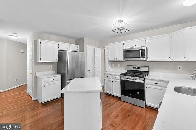 320 Kalorama Rd — Photo 21