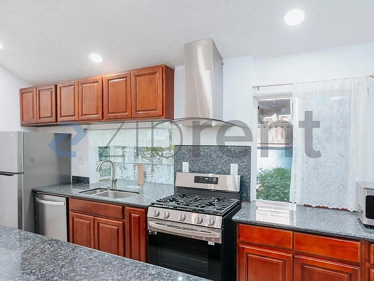 359 Redwood Rd #SINGLE HOME — Photo 10