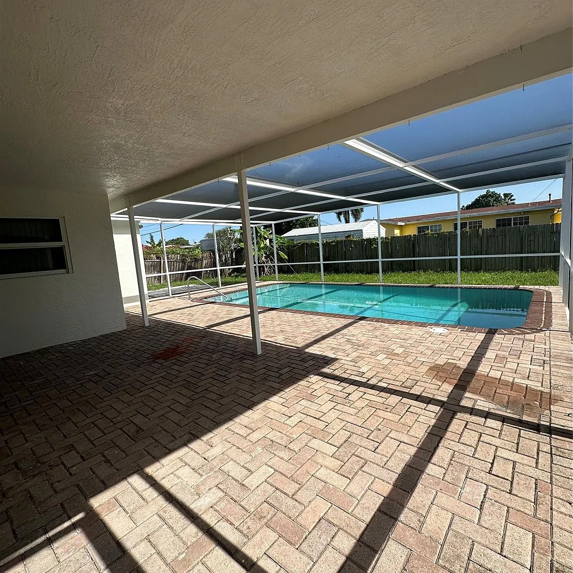 4 bed, 2.0 bath, 1181 sqft, $3,950 — Photo 4