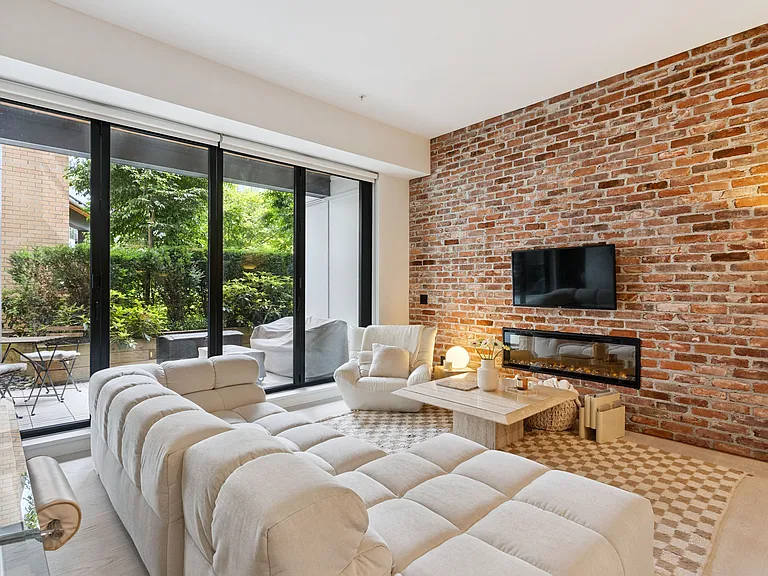 300 Salter St #109 — Photo 4
