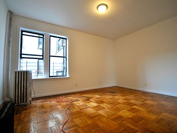 2nd image of 285 Hawthorne St APT 615