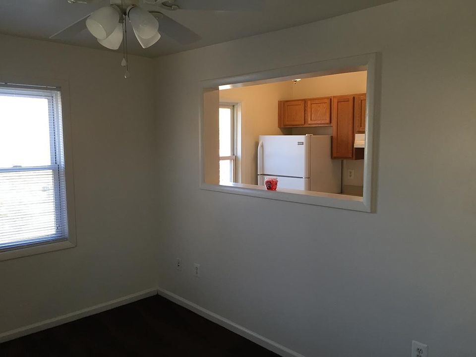 Living Room Into Kitchen