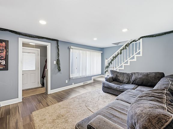 4th image of 6509 W 83rd St