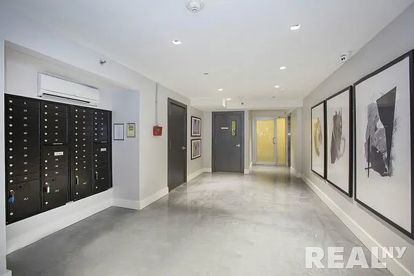 Rented by REAL New York | media 24