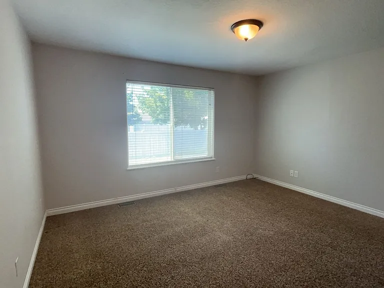 1537 Foxglove Ave — Photo 7
