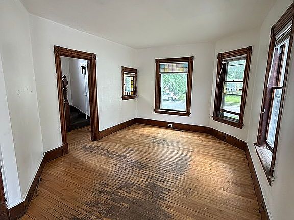 5th image of 108 Buell St