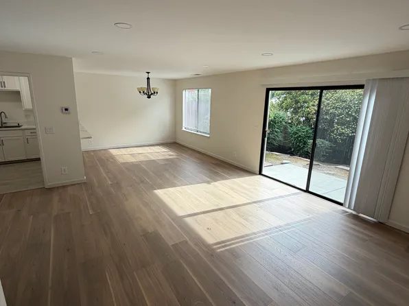 2901 Simkins Ct, Palo Alto, CA 94303