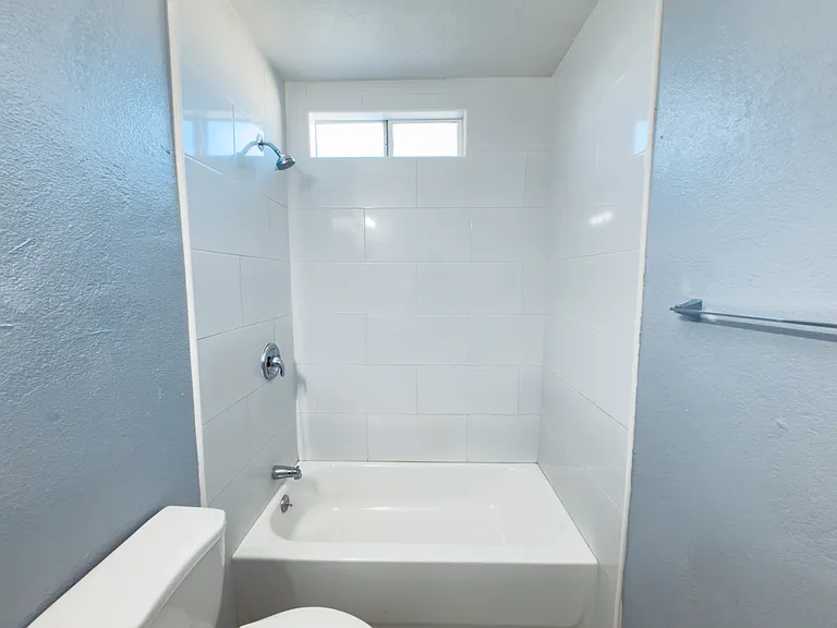 10374 Long Beach Blvd #8 — Photo 21