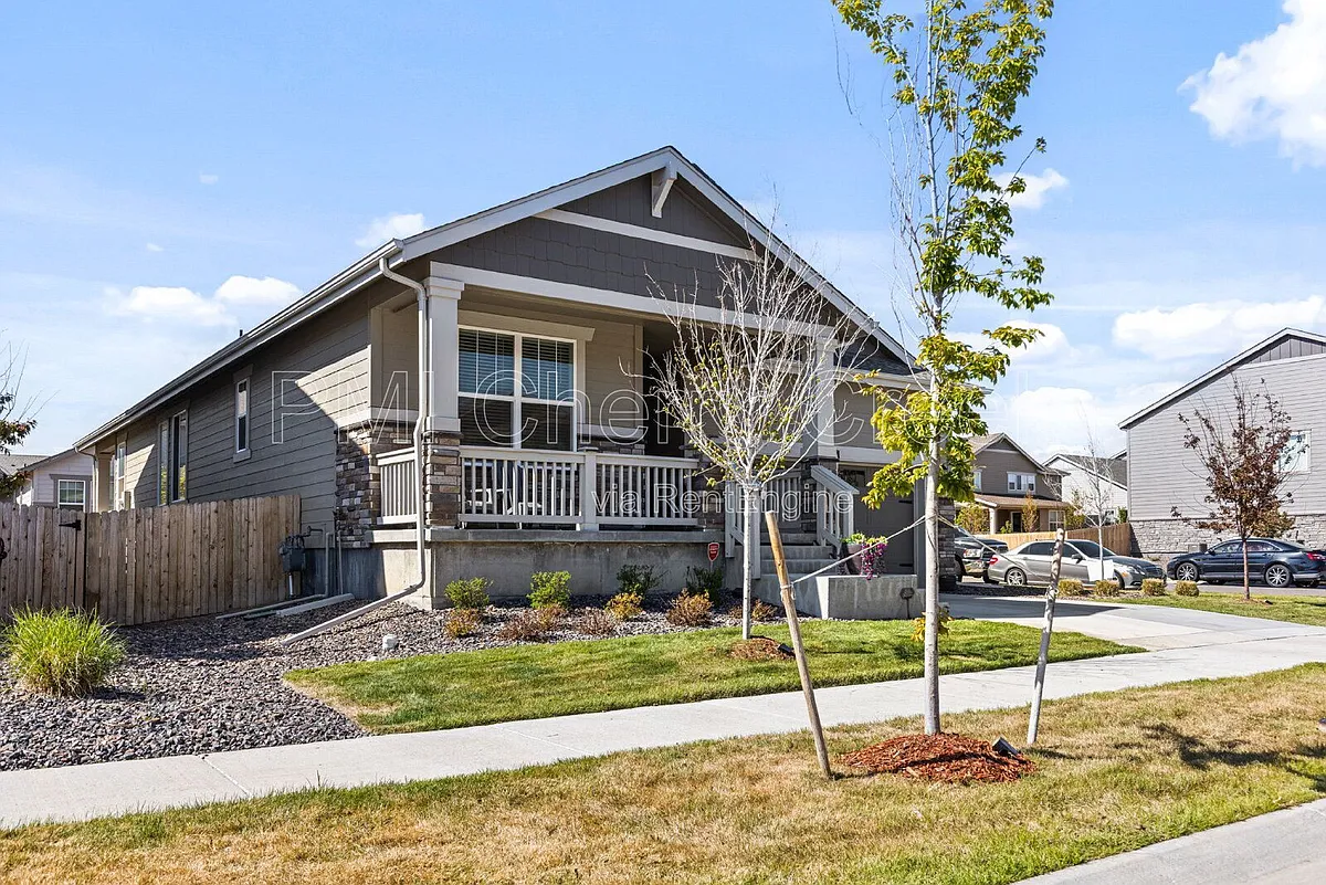 Building Photo - 24246 E Ohio Dr