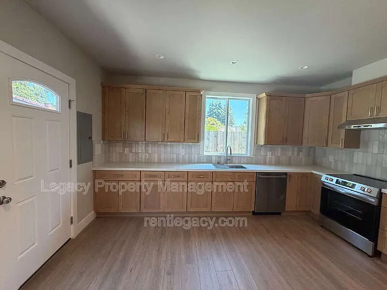 1195 Heather Ct #A — Photo 2
