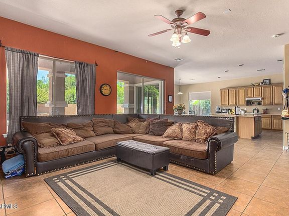 5th image of 1001 E Benrich Dr