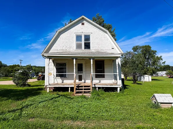 901 Wallace Ave N, Wessington Springs, SD 57382