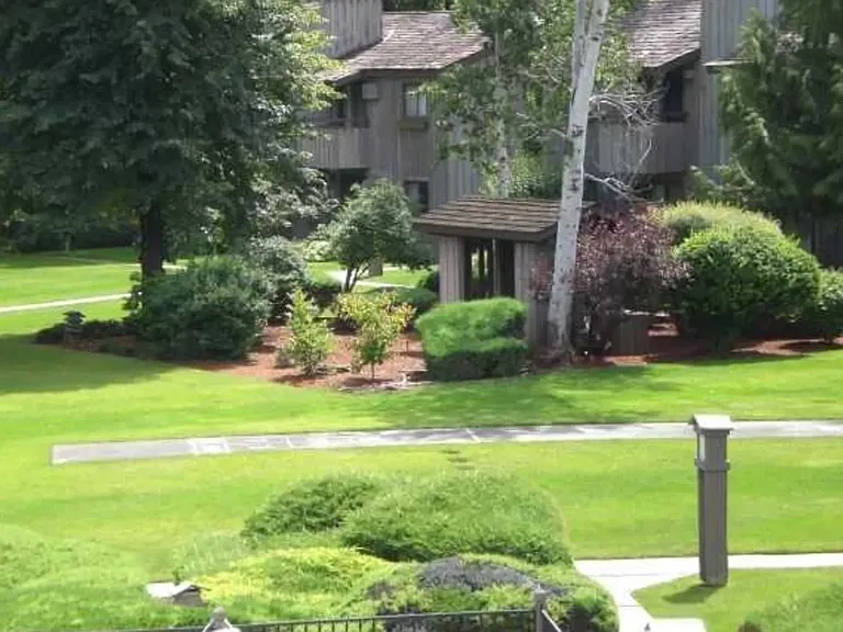 Lake Villa Apartments — Photo 21