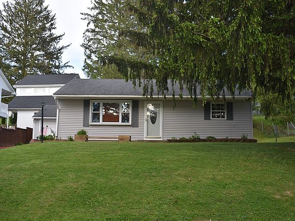 3rd image of 13 Sharon Dr