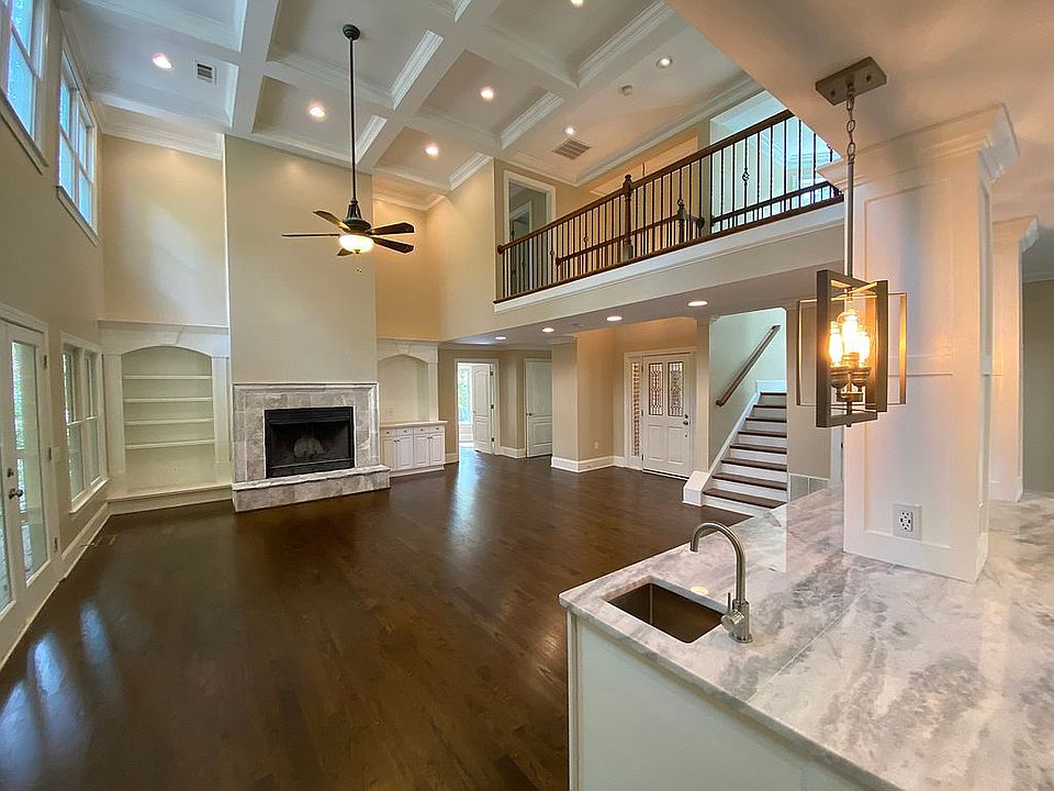 1st image of 400 Saint Catherines Ct