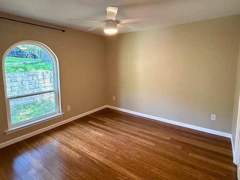 11207 Terrace Bluff Dr — Photo 17
