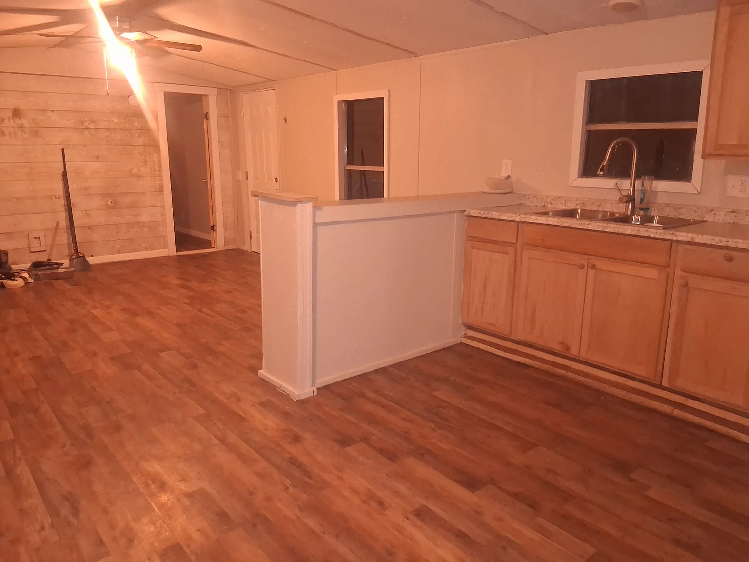 3 bed, 900 sqft, $1,100 — Photo 2