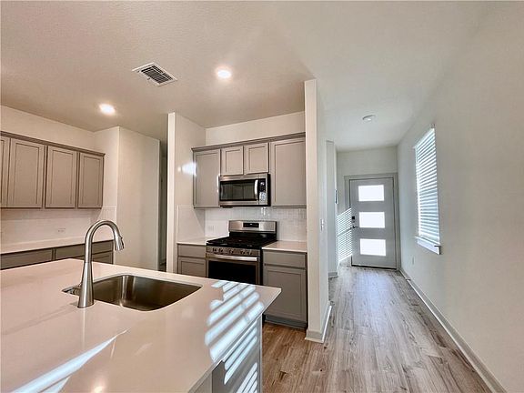 5th image of 10700 Deaton Ln