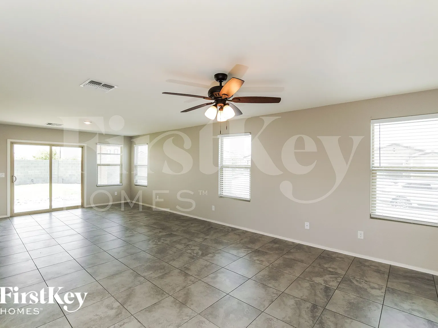 3 bed, 2.0 bath, 1851 sqft, $2,070 — Photo 3