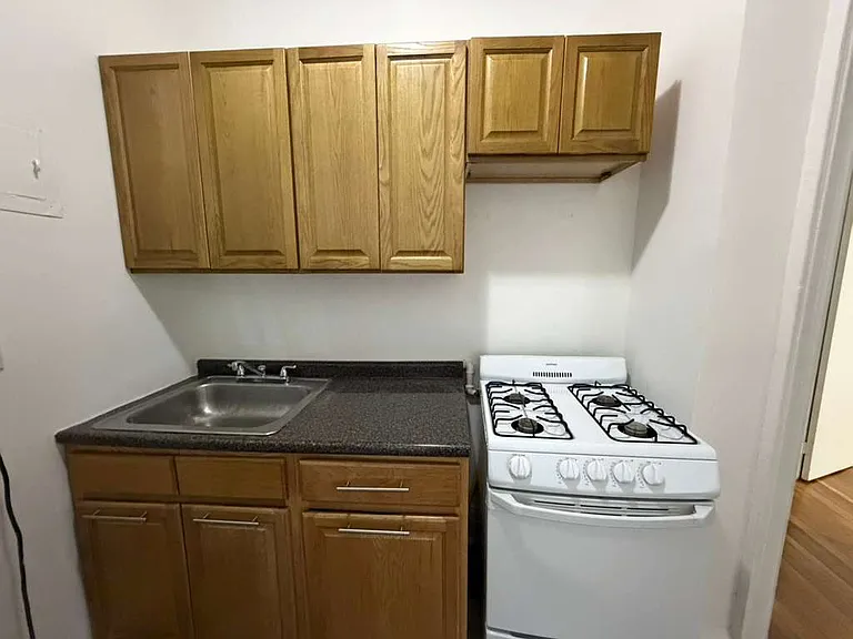 2180 Ryer Ave #4 — Photo 10
