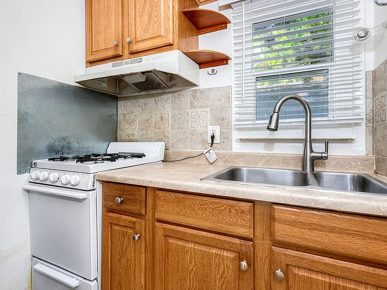 2744 Treat St — Photo 11