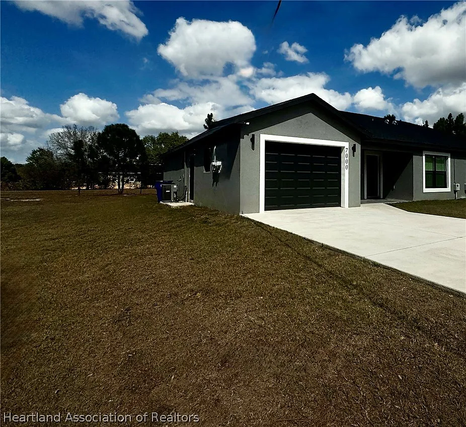 3 bed, 2.0 bath, 1344 sqft, $1,775 — Photo 3