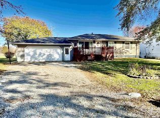 1117 Norlawn Dr, Viola, IL 61486