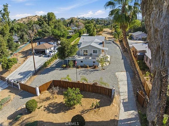 2nd image of 2317 Grace St