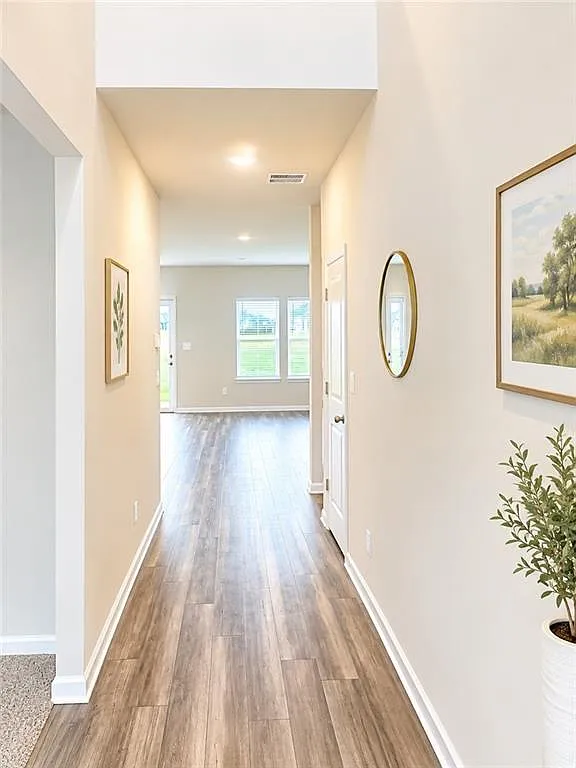 5 bed, 3.0 bath, 3014 sqft, $2,500 — Photo 2