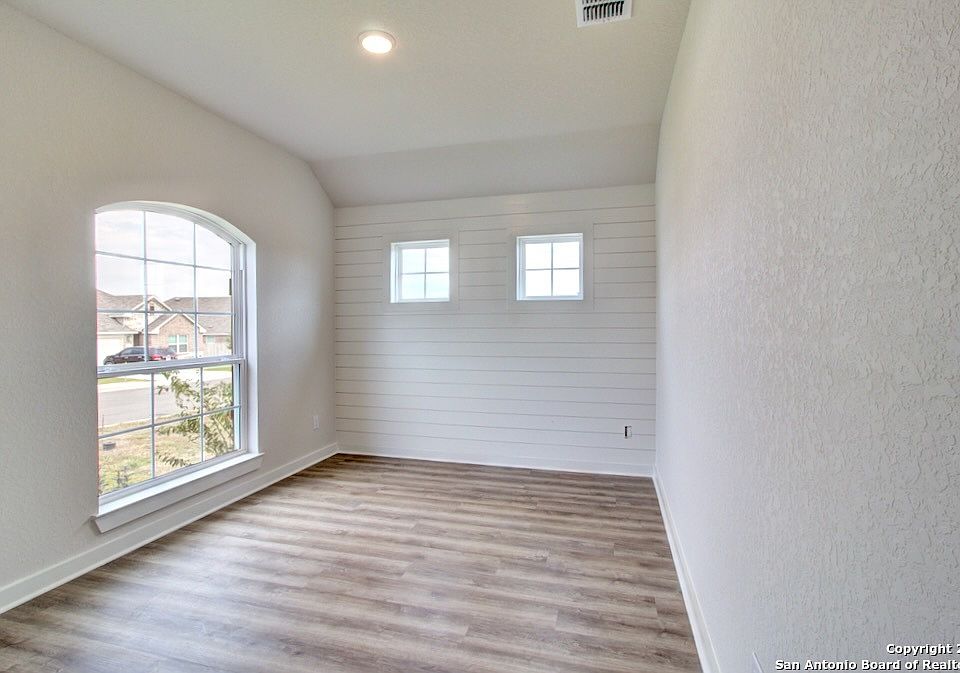 2nd image of 3620 Meteor Road