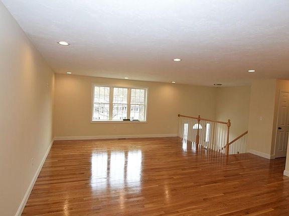 5th image of 590 South St
