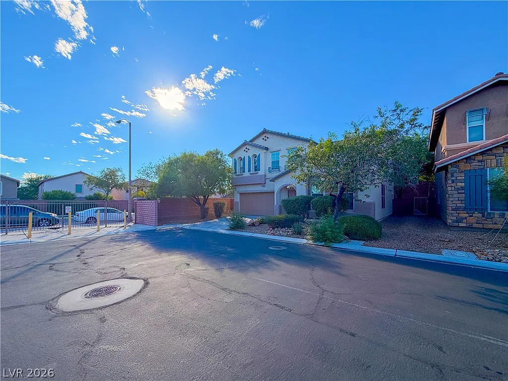 4 bed, 2.5 bath, 2233 sqft, $2,395 — Photo 4
