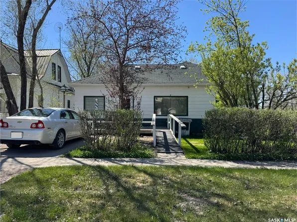 210 2nd STREET W, Wynyard, SK S0A 4T0