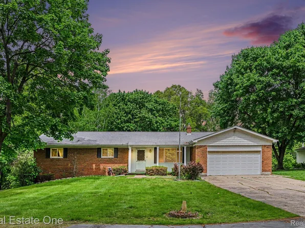 8780 Big Lake Rd, Clarkston, MI 48346