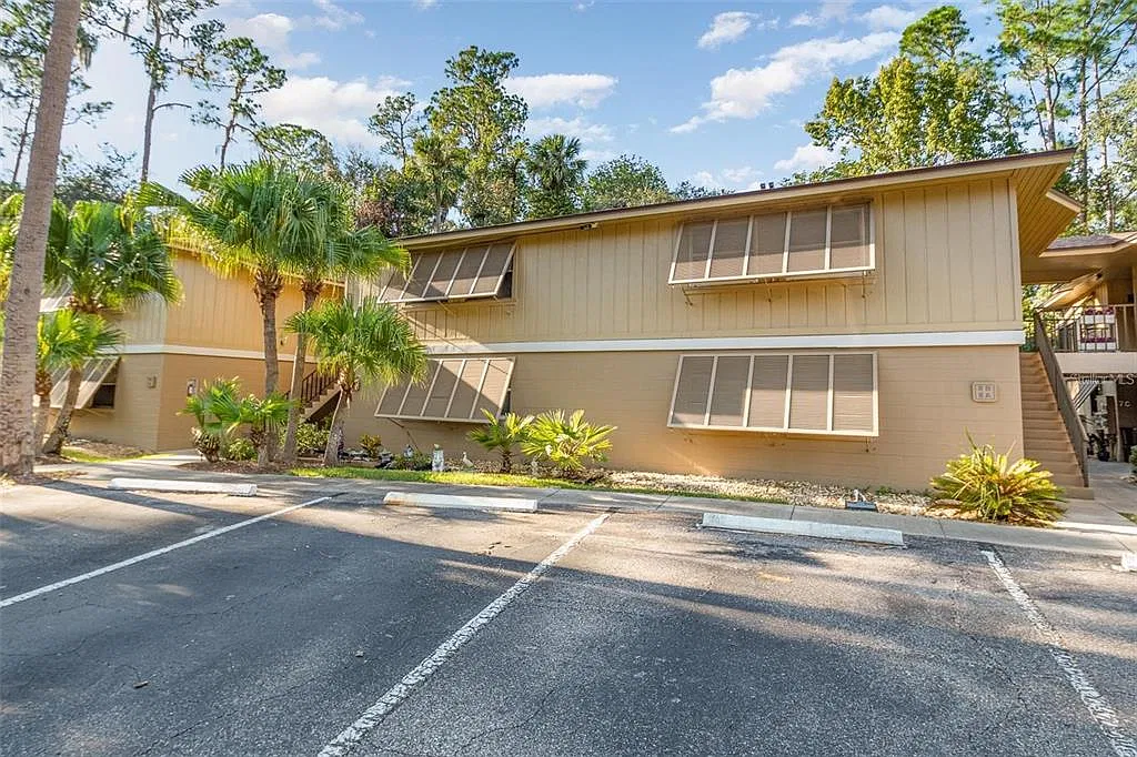 2 bed, 2.0 bath, 897 sqft, $1,300 — Photo 1