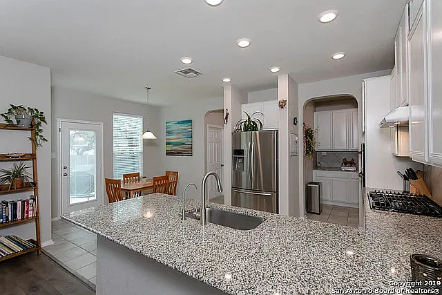 4 bed, 2652 sqft, $2,800 — Photo 2
