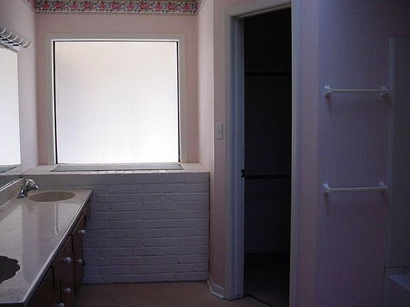 5th image of 111 Laguna Dr