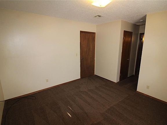 5th image of 717 NE 11th St