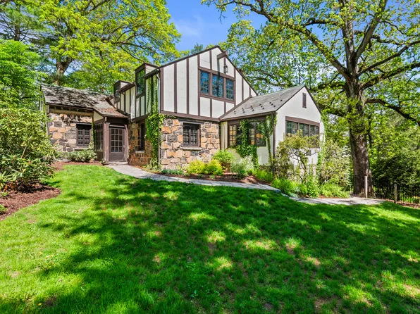 128 Blake Road, Hamden, CT 06517