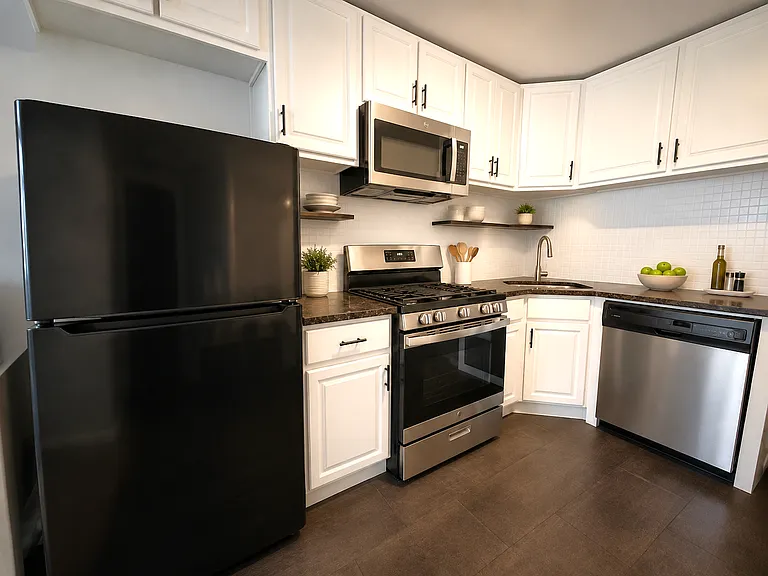 541 Gates Ave #2 — Photo 9