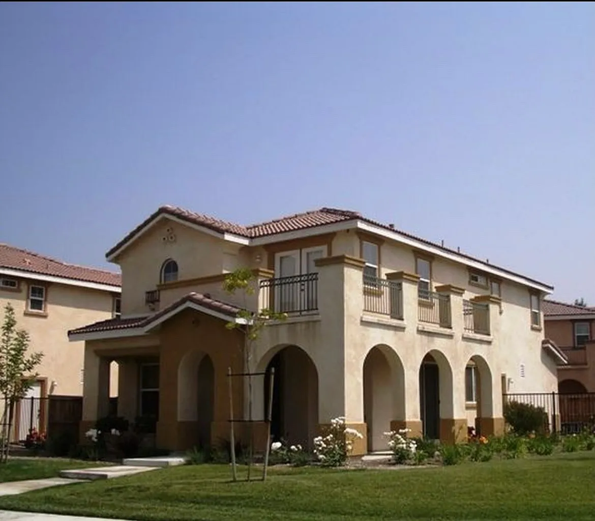 4 bed, 1638 sqft, $1,000 — Photo 2