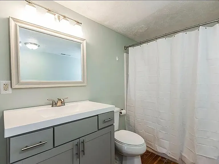 676 Headley Ave — Photo 10