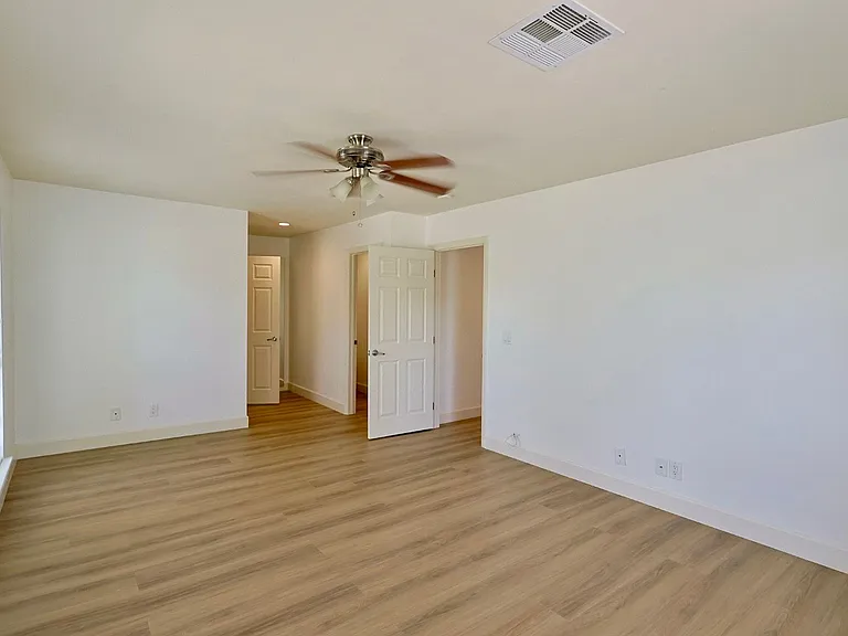 3181 Pinehurst Dr #D — Photo 22