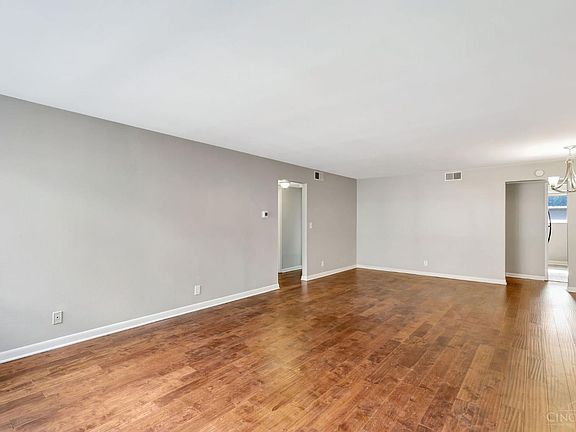 4th image of 2270 Madison Rd APT 3C