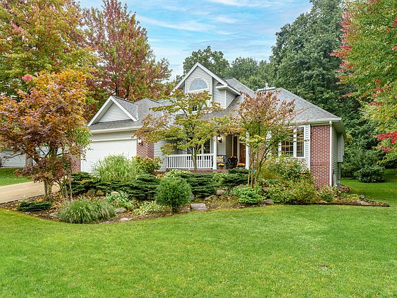 2nd image of 256 Jacaranda Dr
