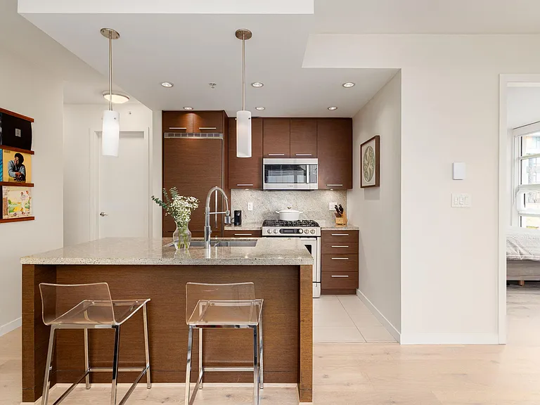 2528 Maple St #305 — Photo 4