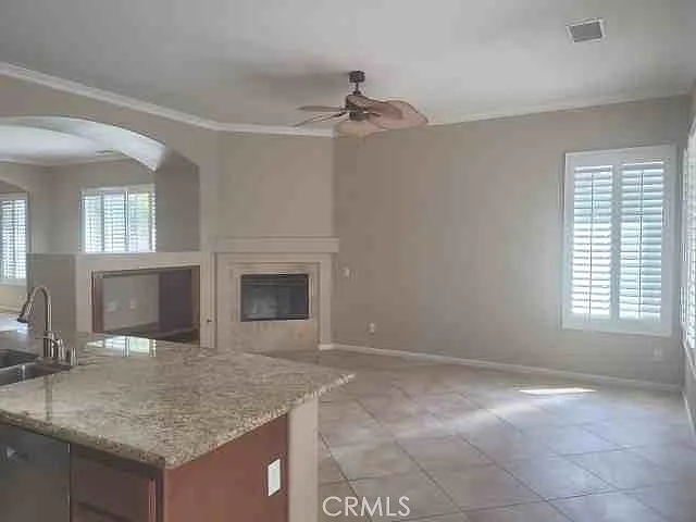 2 bed, 1966 sqft, $3,600 — Photo 4