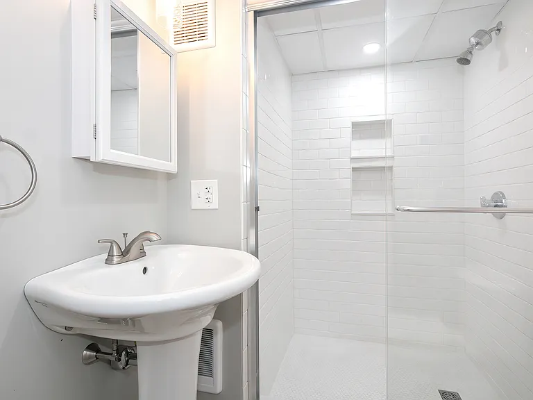 39 Bourne St #1 — Photo 9