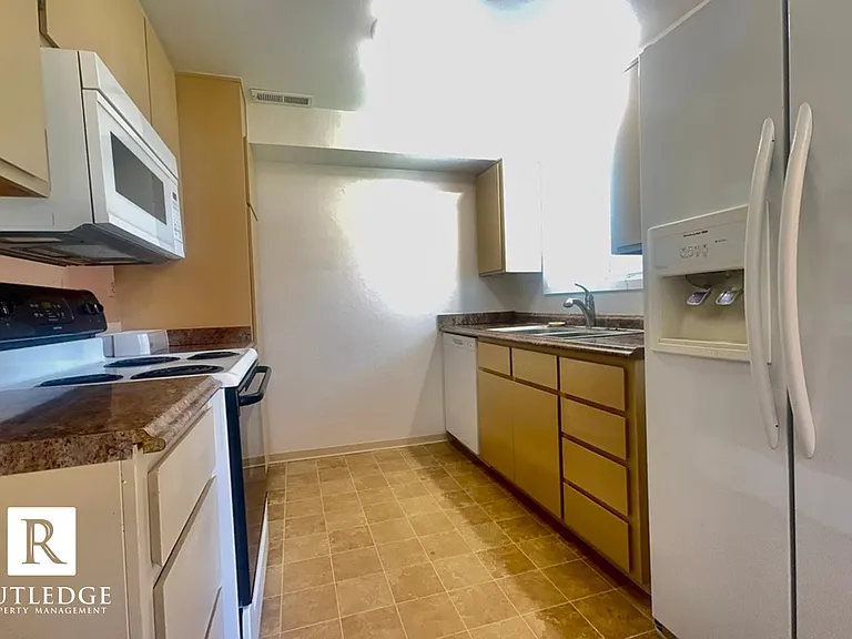 826 Bennett Ave #A-D — Photo 5